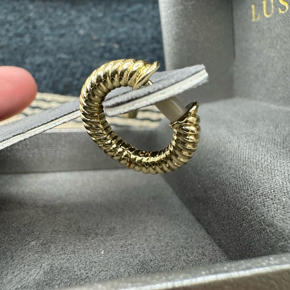 New High Quality Hoop Huggies Lussoro 18k Gold Plated Everyday Wear Earrings - Picture 3 of 10